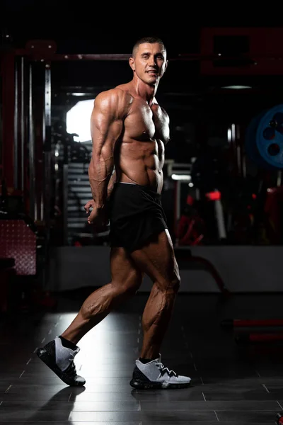 Bonito Homem Forte Ginásio Músculos Flexantes Muscular Atlético Musculação Modelo — Fotografia de Stock