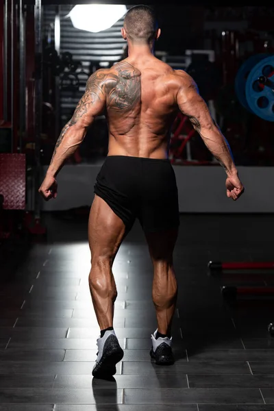 Knappe Man Die Sterk Staat Sportschool Buigspieren Gespierde Atletische Bodybuilder — Stockfoto