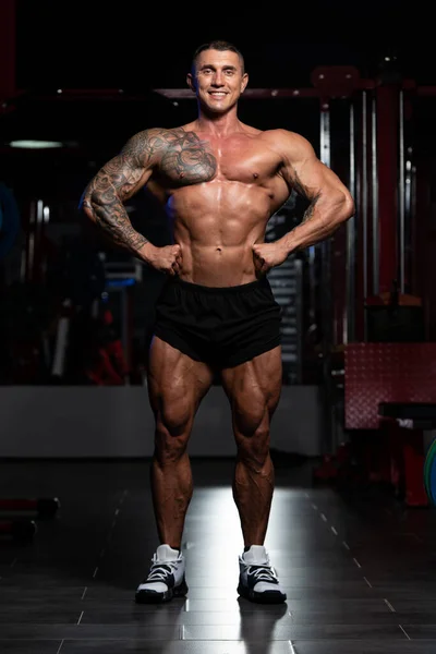 Man Standing Strong Gym Flexing Muscles Muscular Athletic Bodybuilder Fitness — Zdjęcie stockowe