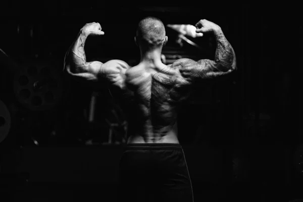 Fešák Stojí Silný Tělocvičně Pružné Svaly Svalnatý Atletický Kulturista Fitness — Stock fotografie