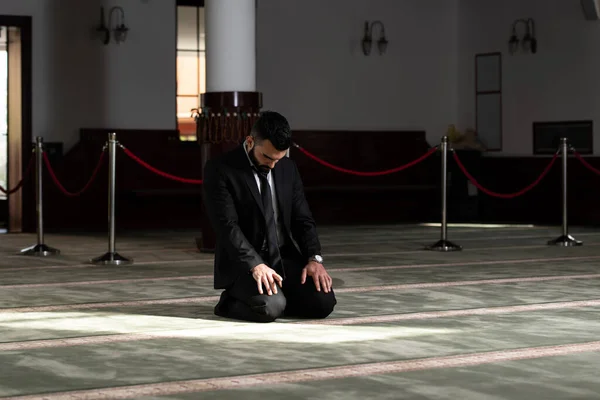 Portrait Young Adult Muslim Man Praying Mosque — Stock Photo, Image