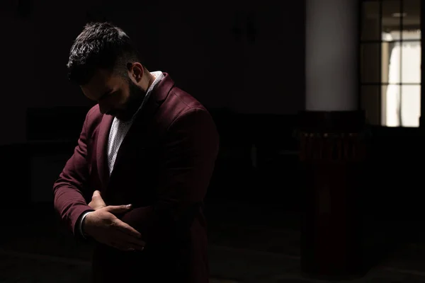 Empresario Musulmán Haciendo Oración Tradicional Dios Alá Mezquita —  Fotos de Stock