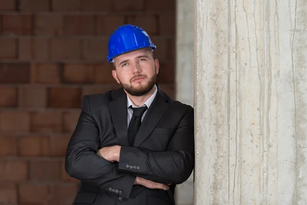 Retrato de joven arquitecto confiado — Foto de Stock