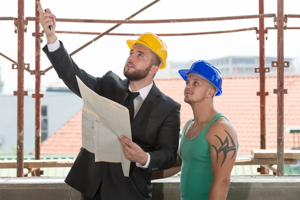 Businessman Showing Industrial Worker At Construction — Stock Photo, Image