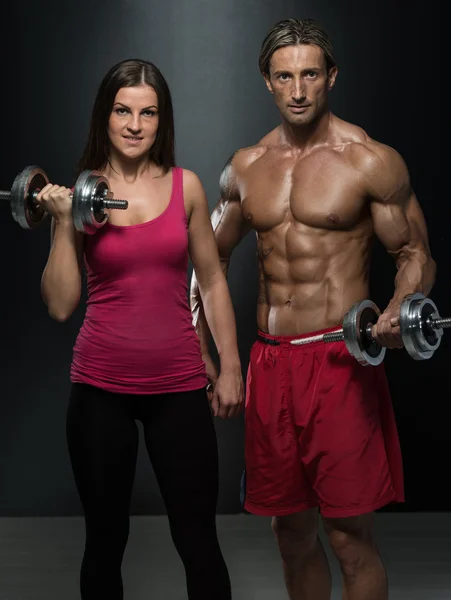 Athletic Man And Woman With A Dumbells — Stock Photo, Image