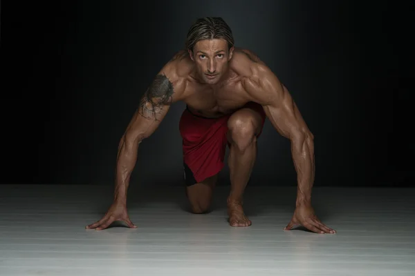 Saludable chico de mediana edad haciendo Push Up Ejercicio — Foto de Stock