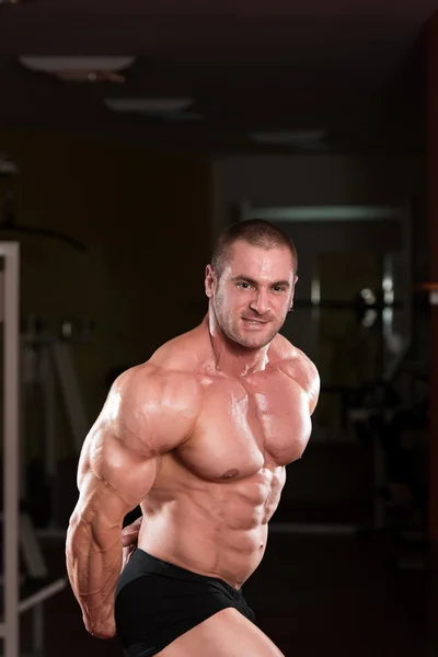 Bodybuilder Performing Side Triceps Pose — Stock Photo, Image