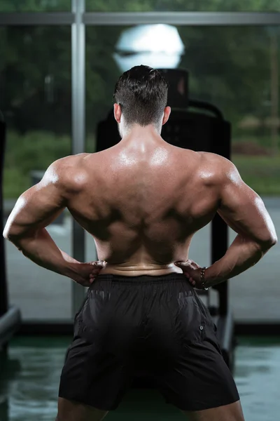 Muscular Man Flexing Muscles — Stock Photo, Image