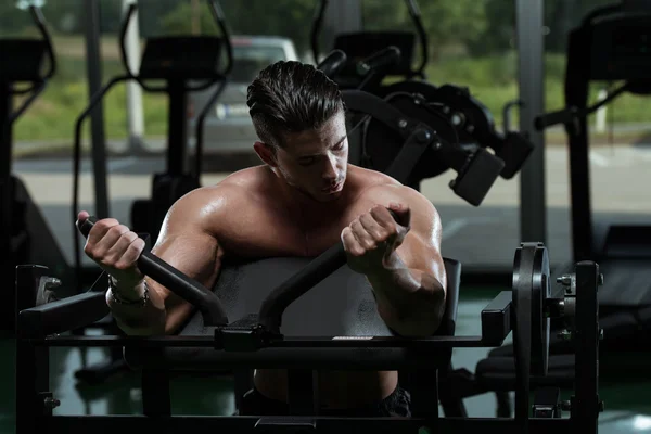 Man Bodybuilder Doing Exercise For Biceps — Stock Photo, Image