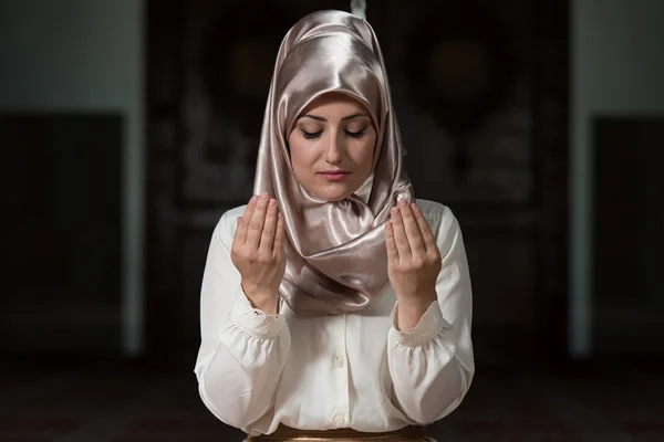 Muslim Praying In Mosque — Stock Photo, Image