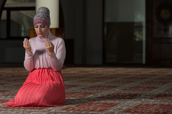 Humble Muslim Prayer Woman — Stock Photo, Image