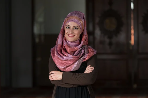 Portrait Of Young Muslim Woman — Stock Photo, Image