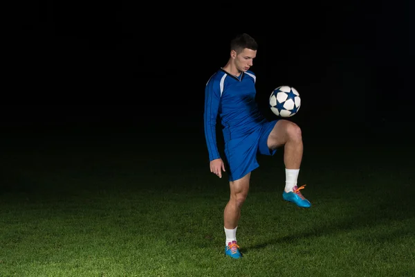 Soccer Player Doing Kick With Ball — Stock Photo, Image