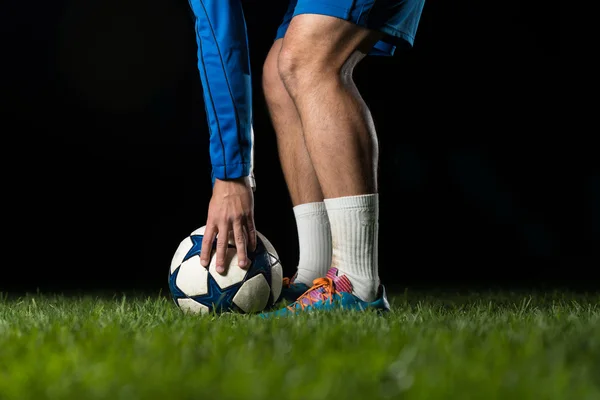 Soccer Player Positions The Ball — Stock Photo, Image