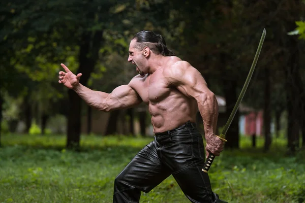 사무라이 칼으로 강한 남자 — 스톡 사진