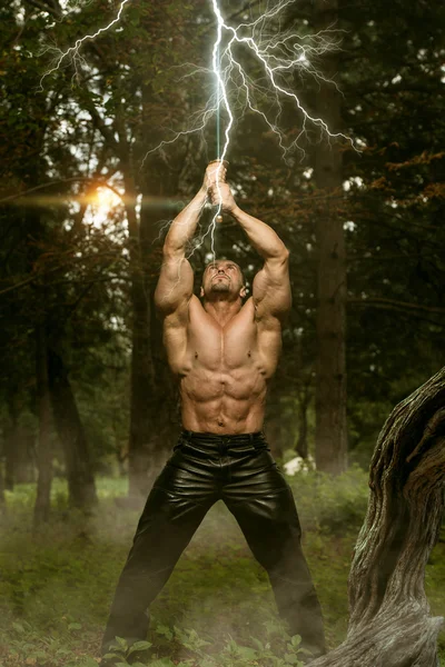 Adamın kılıç yıldırım