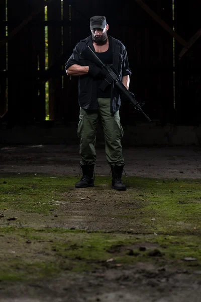 Portrait Of A Man With Machine Gun — Stock Photo, Image