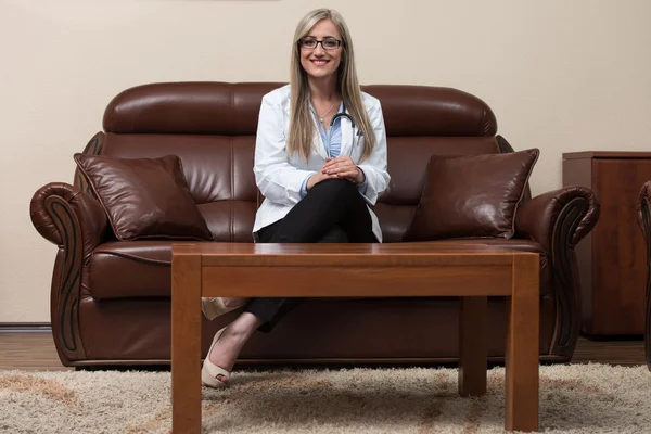 Woman Doctor Having Short Break — Stock Photo, Image