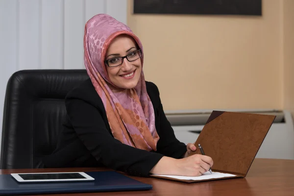 Muslim Businesswoman Signing A Contract