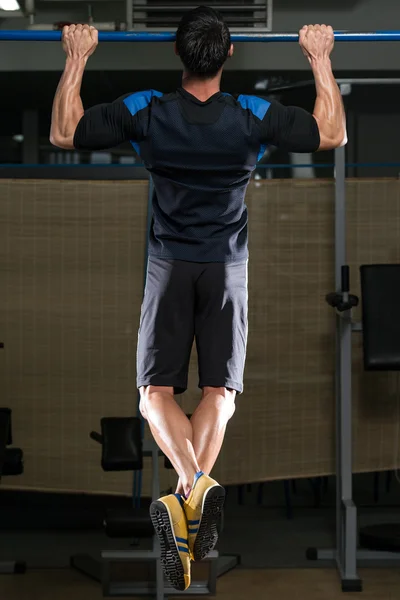 Chin Ups séance d'entraînement pour le dos — Photo