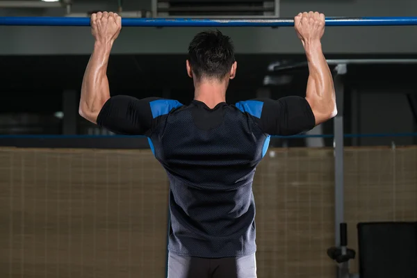 Fitness Athlete Doing Heavy Weight Exercise For Back — Stock Photo, Image