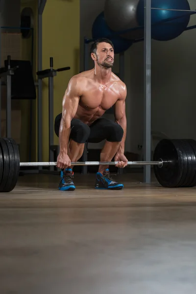 Bodybuilder Deadlift doen voor rug — Stockfoto