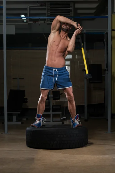 Athletic Man Hits Tire — Stock Photo, Image