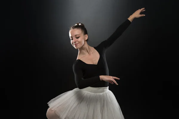 Belle ballerine dansant — Photo