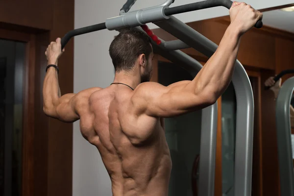 Fitness Athlete Doing Heavy Weight Exercise For Back — Stock Photo, Image