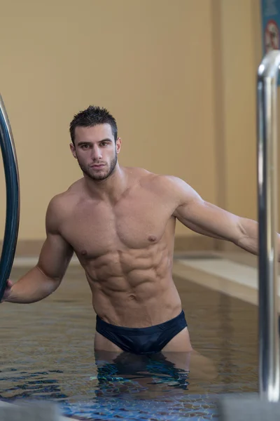 Portrét svalnatý Sexy muže v prádle — Stock fotografie