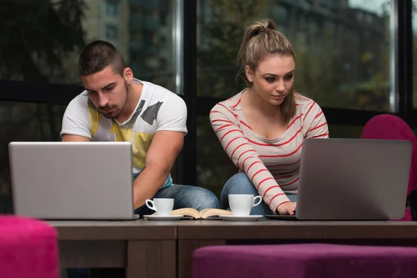 Two Teenagers With Laptop — Stock Photo, Image