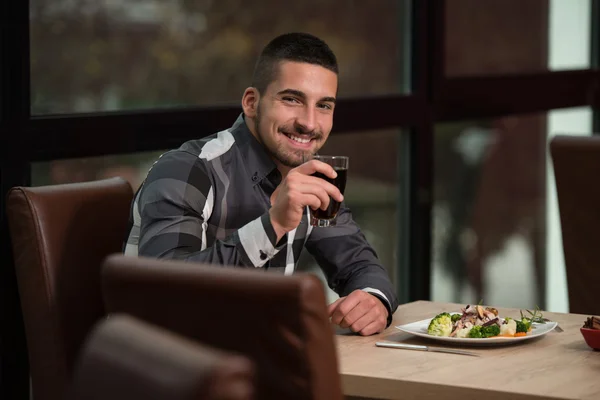 Young Handsome Man Having Dinner In A Restaurant — Stock Photo, Image