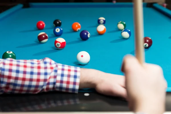 Man Lining To Hit Ball On Pool Table — Stock Photo, Image