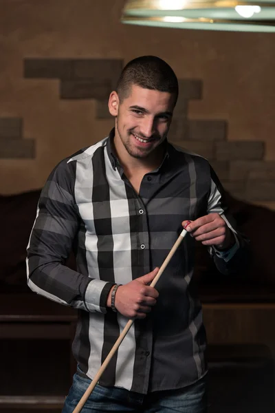 Man Playing Pool About to Hit Ball — Stock Photo, Image