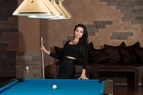 Female Pool Player — Stock Photo, Image