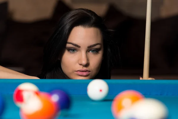 Young Woman Concentration On Ball — Stock Photo, Image