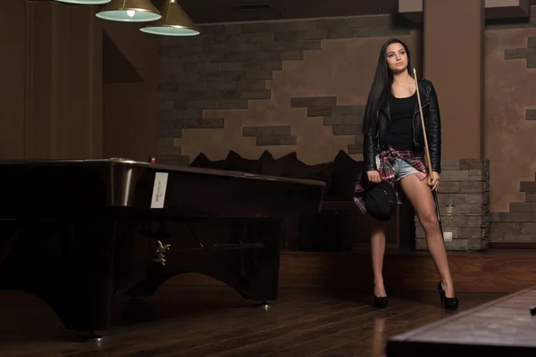 Portrait Of A Young Female Model Playing Billiards — Stock Photo, Image