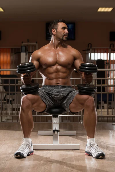 Bodybuilder Doing Heavy Weight Exercise For Shoulders — Stock Photo, Image