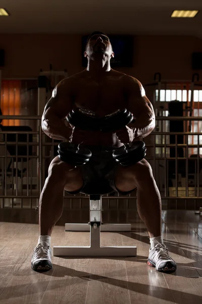 Bodybuilder Doing Exercise For Chest With Dumbbells — Stock Photo, Image