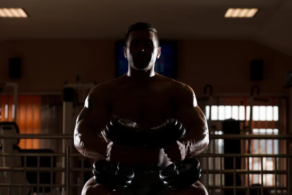 Bodybuilder Exercising Chest With Dumbbells — Stock Photo, Image