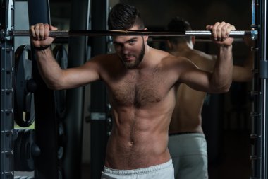 Kümeleri ve egzersizler arasında dinlenme