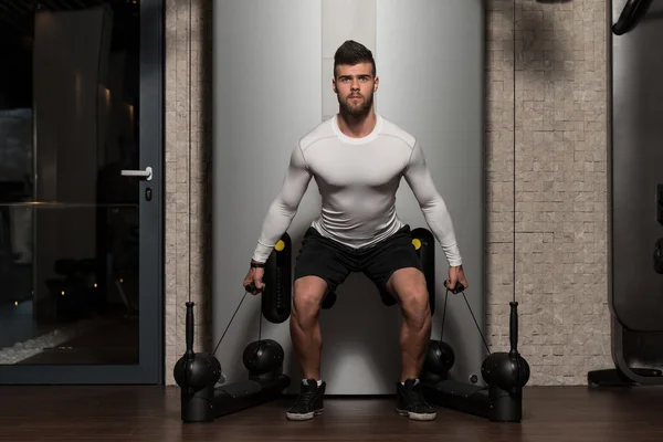 Jeune homme en santé faisant de l'exercice pour le dos — Photo