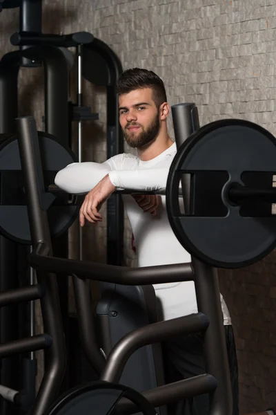 Odpočinek mezi sadami a cvičení — Stock fotografie