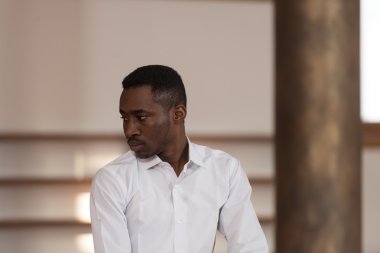 Mütevazi Afro Müslüman dua