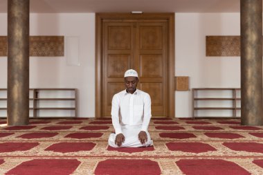 Mütevazi Afrika Müslüman dua