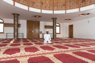 Afrika Müslüman camide dua