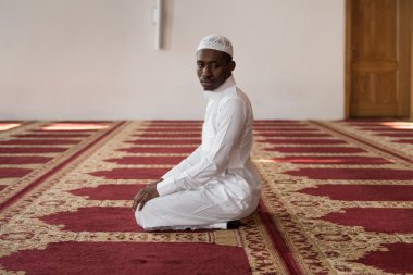 Mütevazi Afrika Müslüman dua