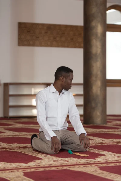Genç Afrika adam dua — Stok fotoğraf
