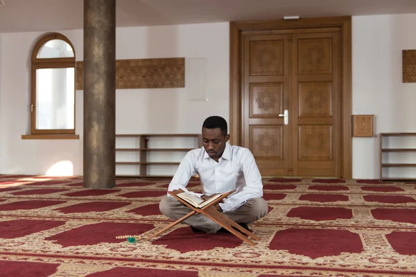 Young African Muslim Guy Reading The Koran — Stock Photo, Image