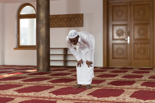 African Muslim Man Is Praying In The Mosque — Stock Photo, Image